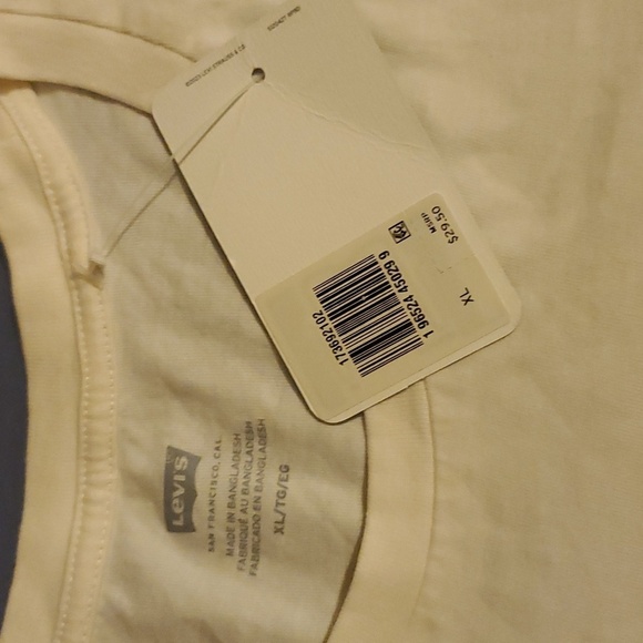 Levi's Women's T-Shirt Size XL, Cream - Picture 2 of 4